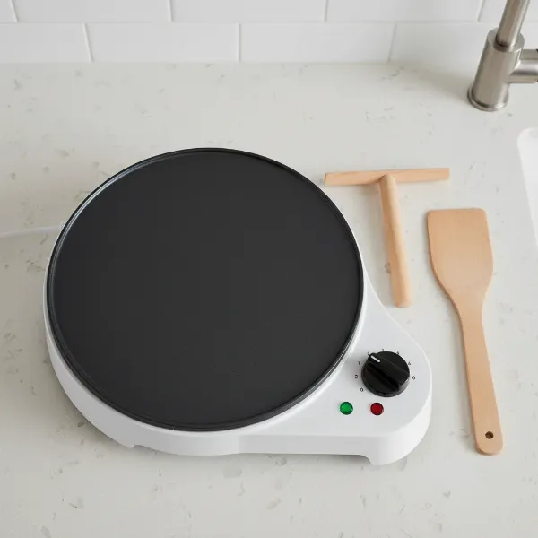 Severin electric crepe maker with 30cm non-stick plate, temperature dial, and wooden tools.